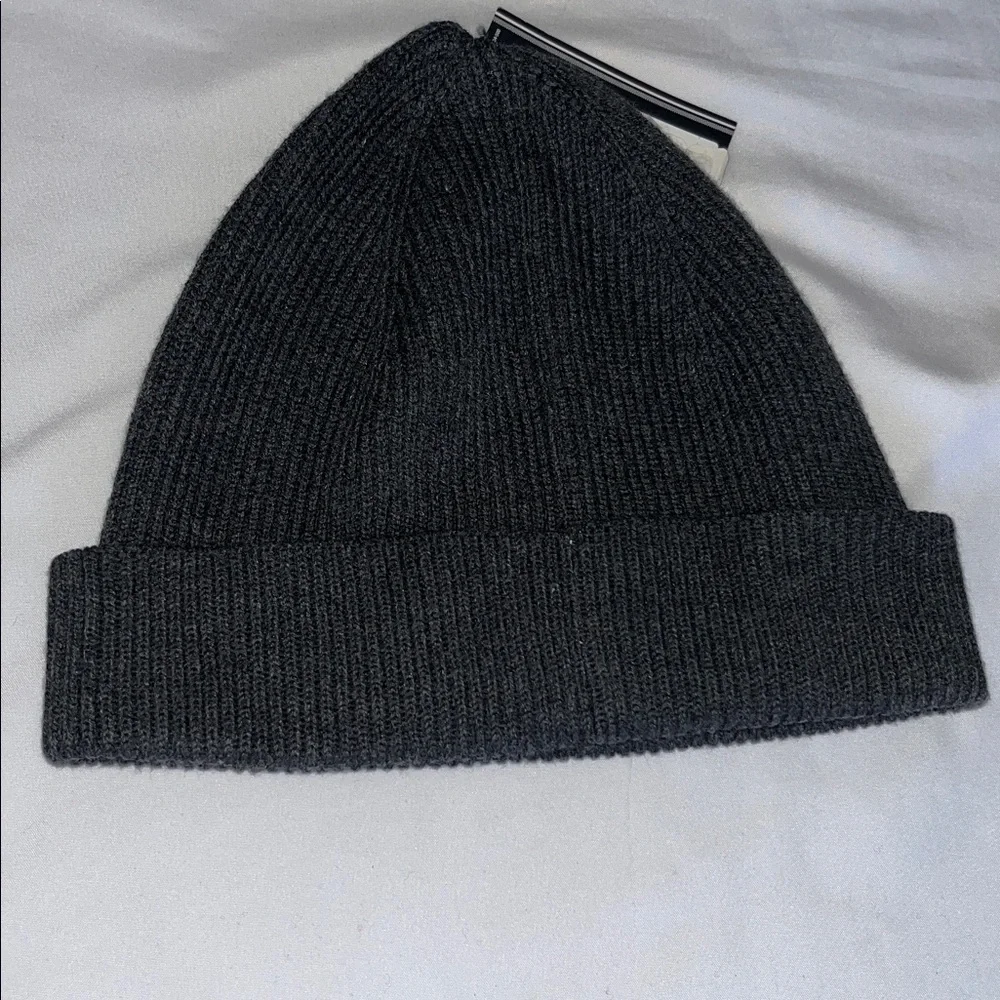 Roundtree & Yorke Dark Gray Knit Beanie